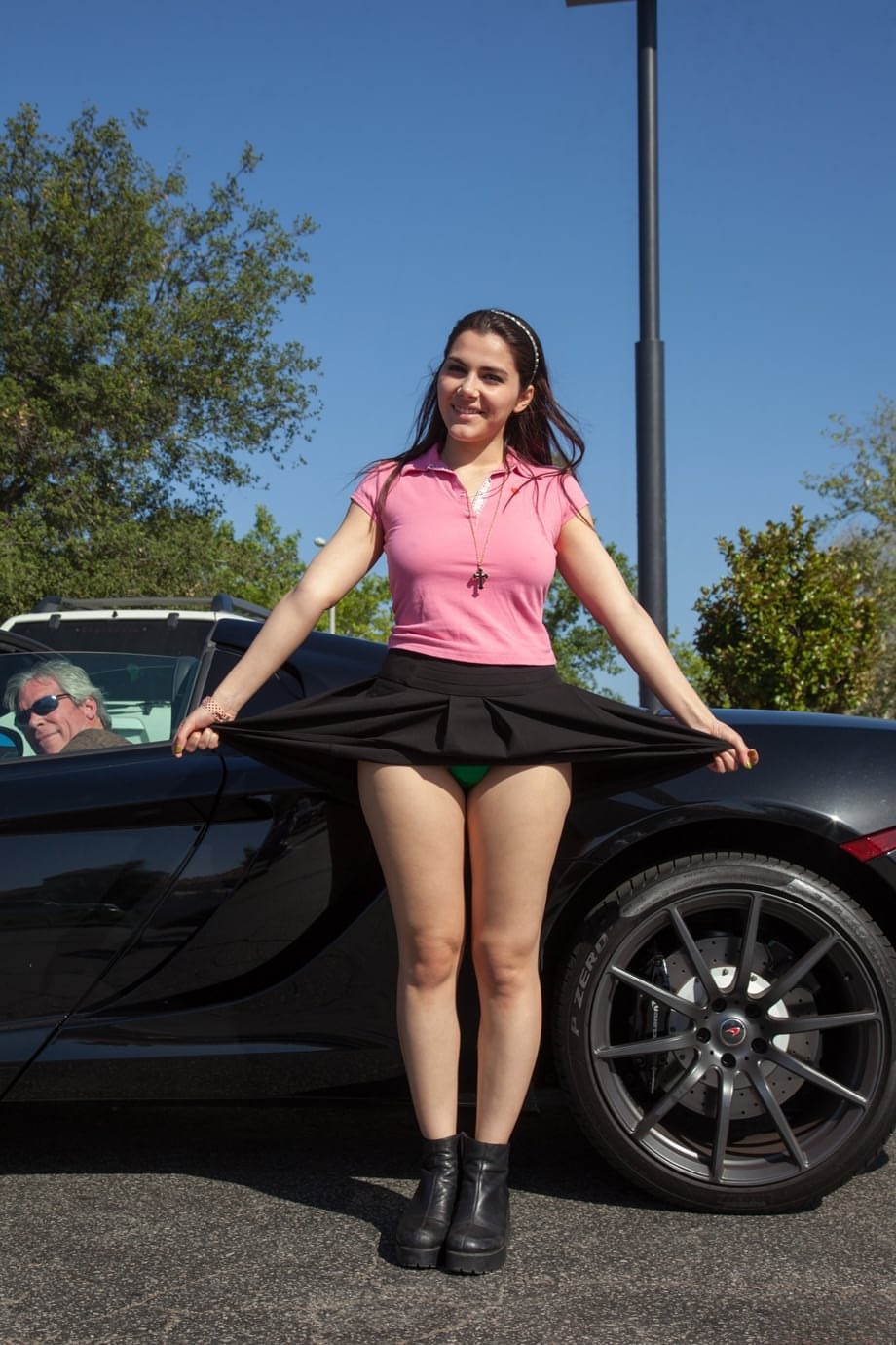 Valentina Nappi showcases her plump cheeks in a skimpy thong, teasing openly outdoors - 4