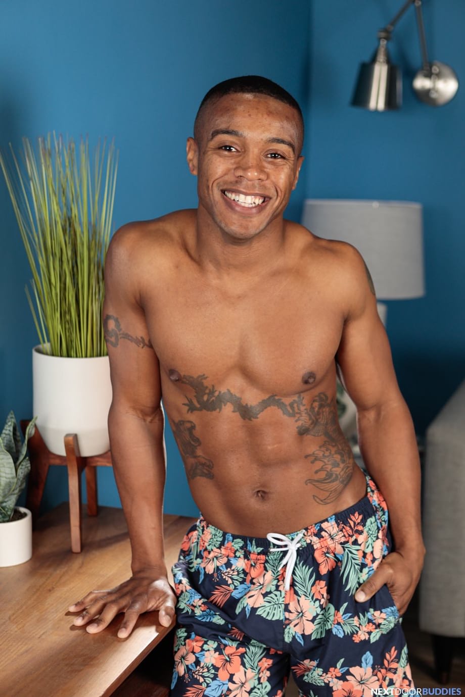 Justin Matthews y Jake Waters encienden fervientes deseos interraciales en una cruda y amateur escena de sexo gay hardcore - 6