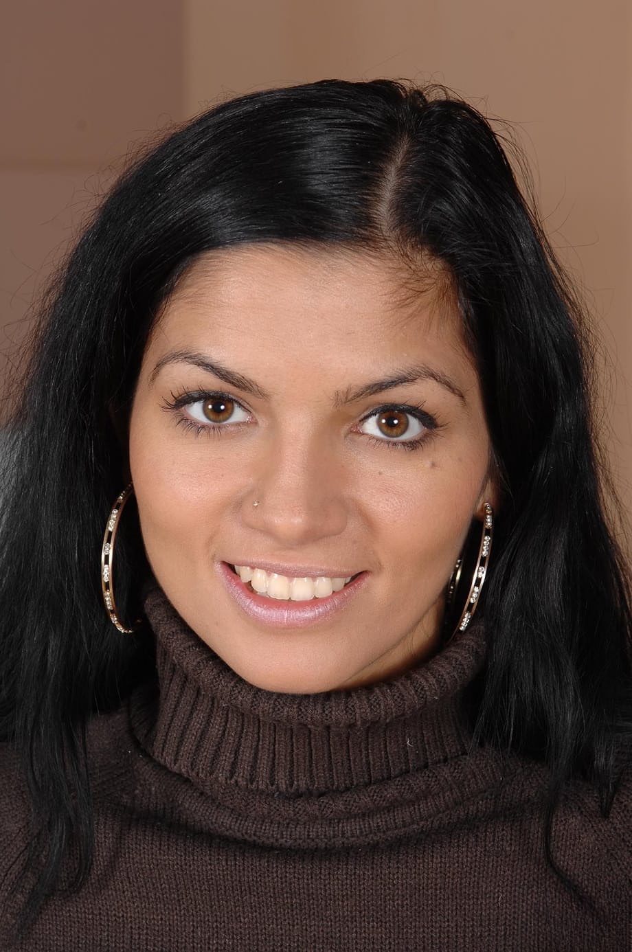 Pura Angel spalanca le minuscole fiche vergini ungheresi e i luridi sexy piedini - 1