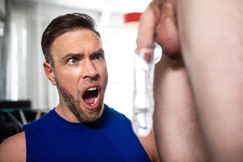 Alex Mecum destroza brutalmente el culo de Finn Harding en sexo gay salvaje entre fisicoculturistas - 15
