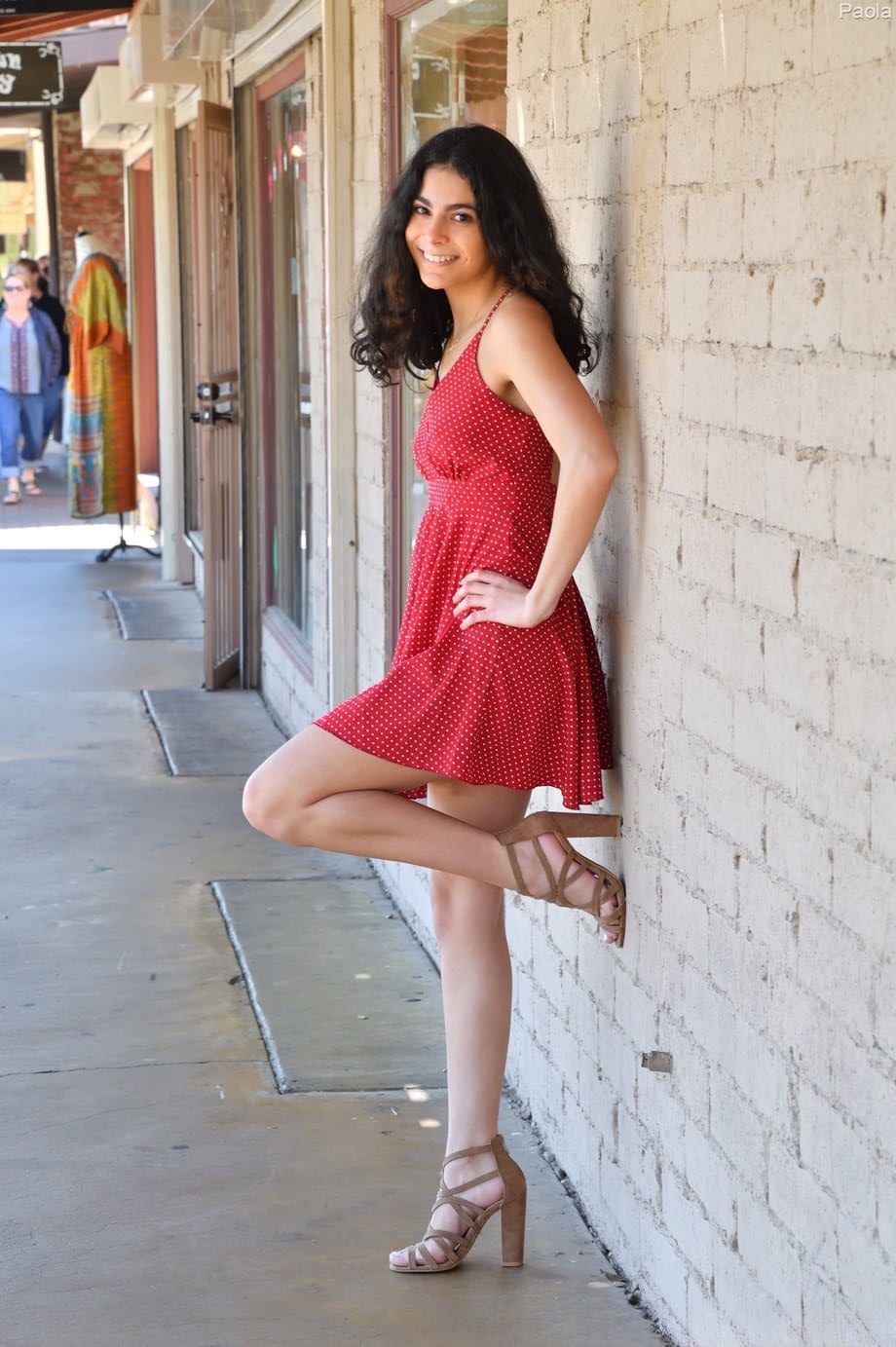 Angel Gostosa stuns with titillating upskirt flashes and seductive no-panties dress - 3