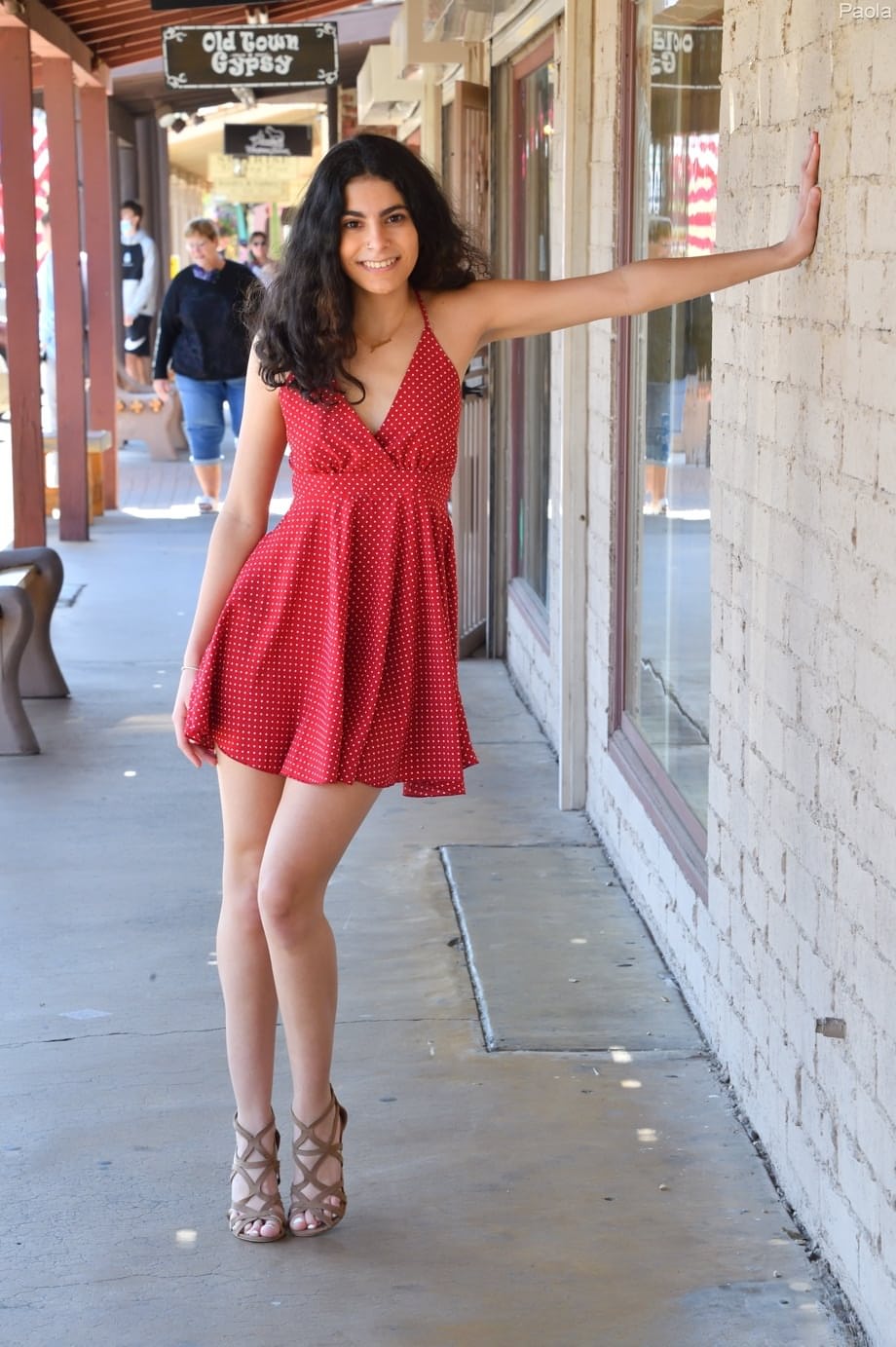 Angel Gostosa stuns with titillating upskirt flashes and seductive no-panties dress - 4