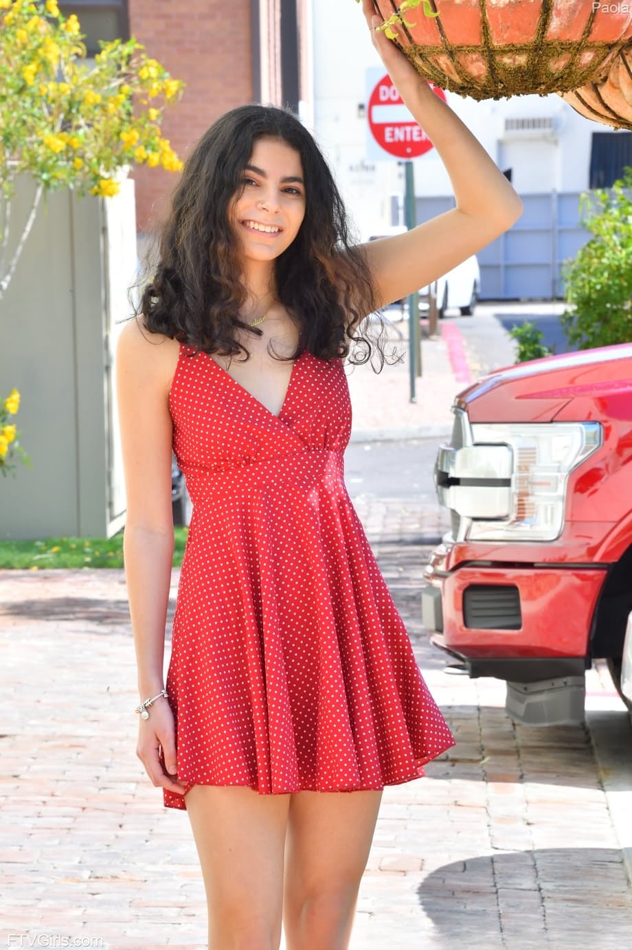 Angel Gostosa stuns with titillating upskirt flashes and seductive no-panties dress - 8
