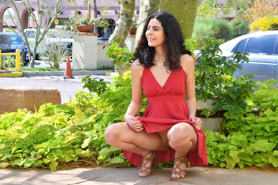 Angel Gostosa stuns with titillating upskirt flashes and seductive no-panties dress - 10