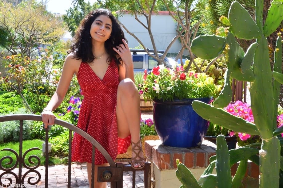 Angel Gostosa stuns with titillating upskirt flashes and seductive no-panties dress - 13