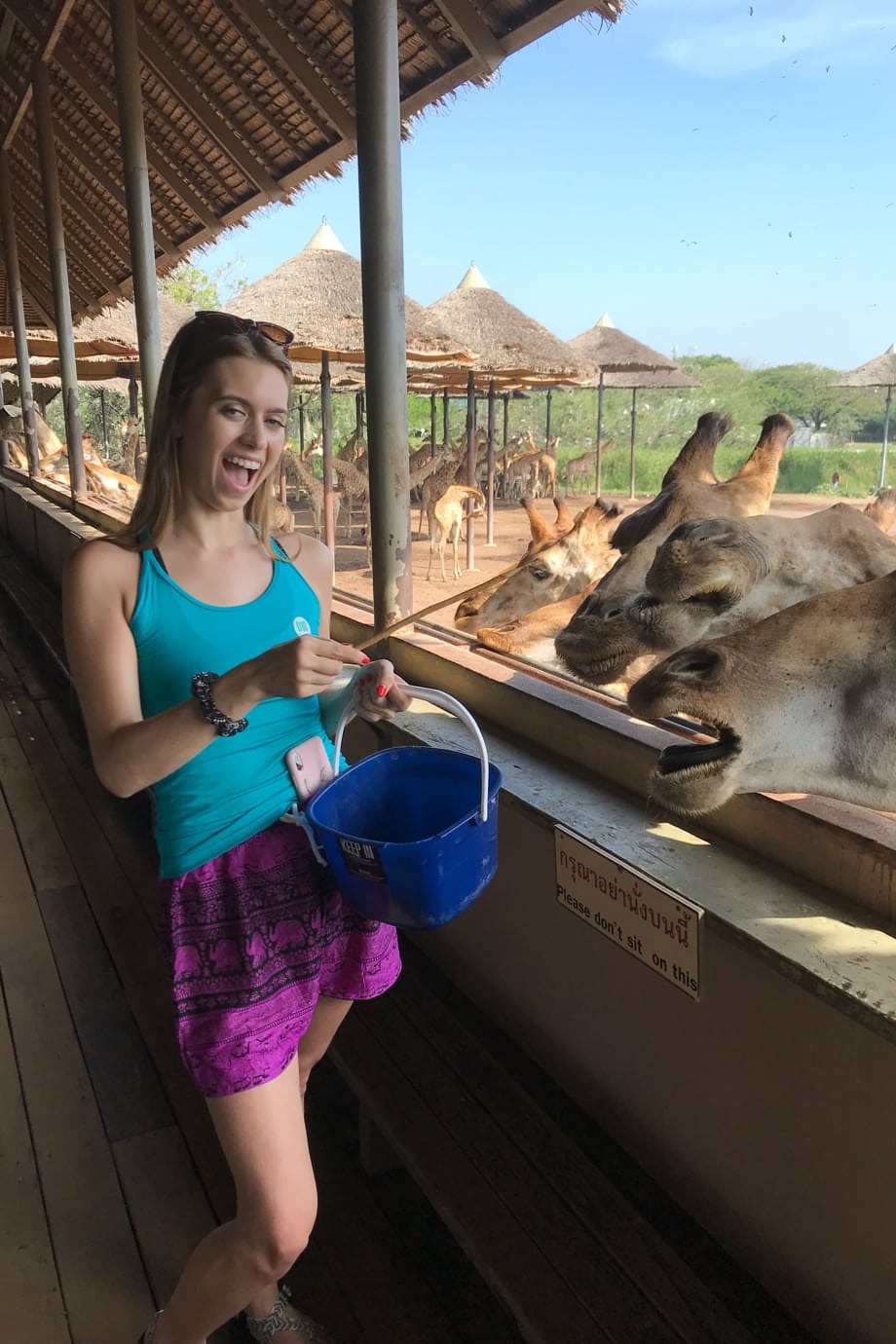 Jill Kassidy rivela il suo cespuglio in una fuga audace di vacanza - 16