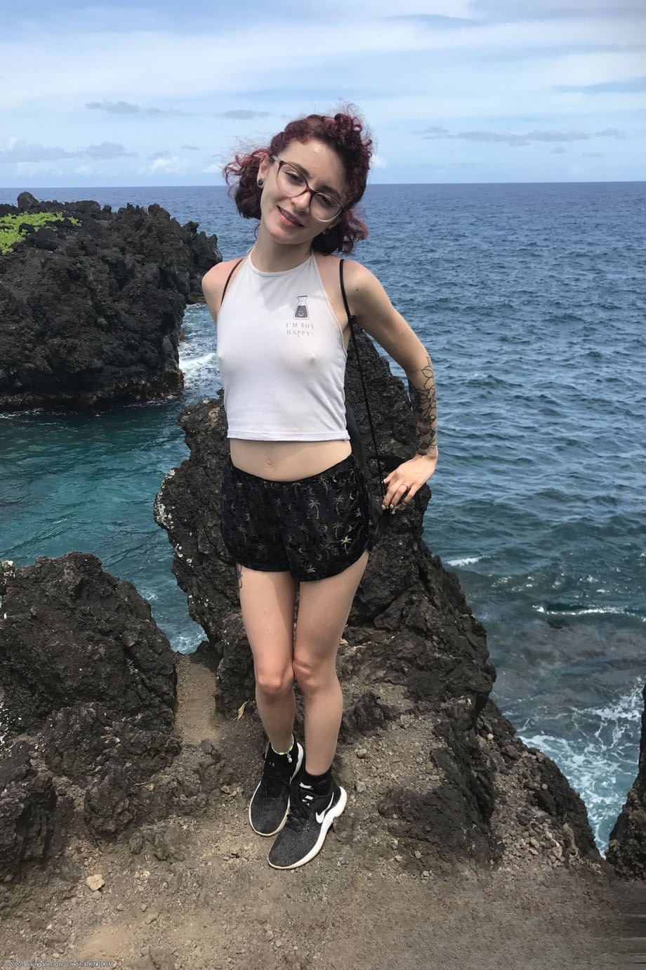 La rossa lentigginosa Lola Fae mostra il suo minuscolo corpo di ginger nudo all'aperto provocante - 19