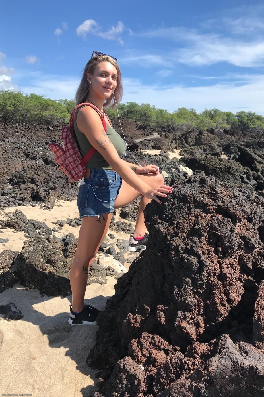Gabbie Carter reveals her huge juicy tits in a daring naked outdoor photo set - 5