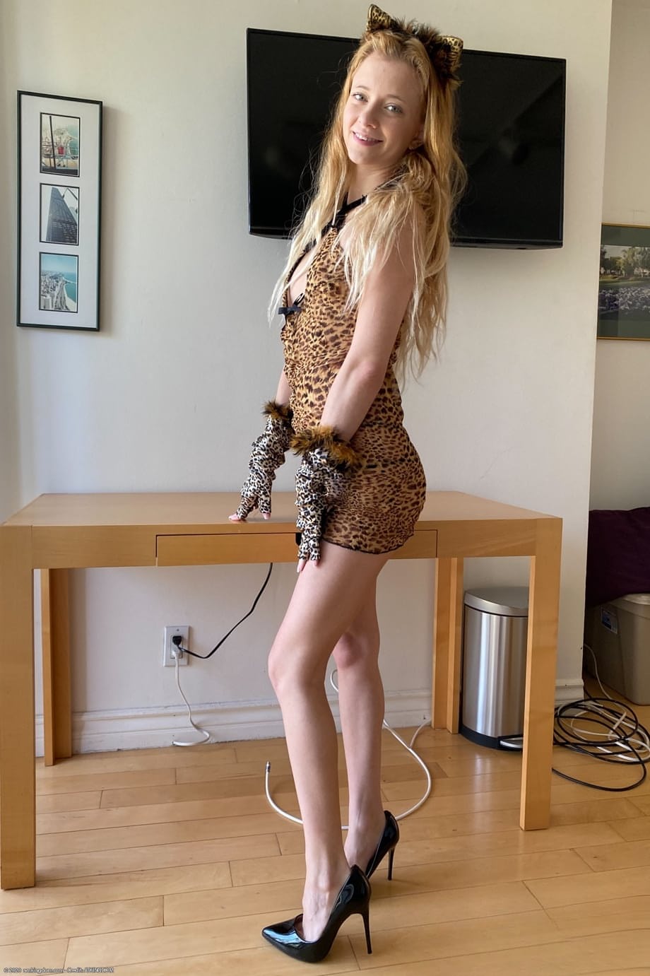 Candy flaunts her skinny feet and puffy pussy in explicit close-up - 1