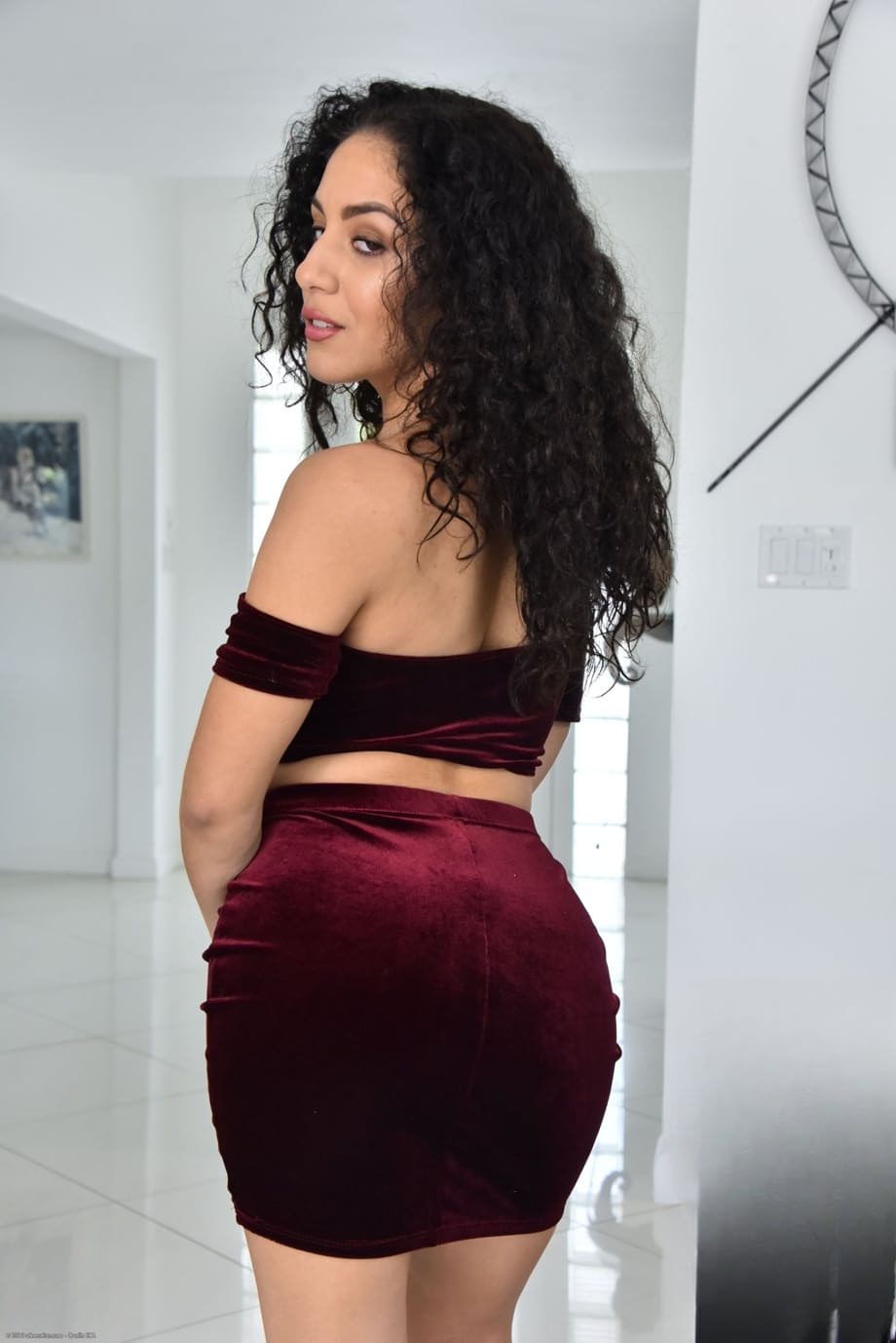 Curly-haired goddess Liv Revamped spreads every throbbing hole in raw solo exhibition - 2