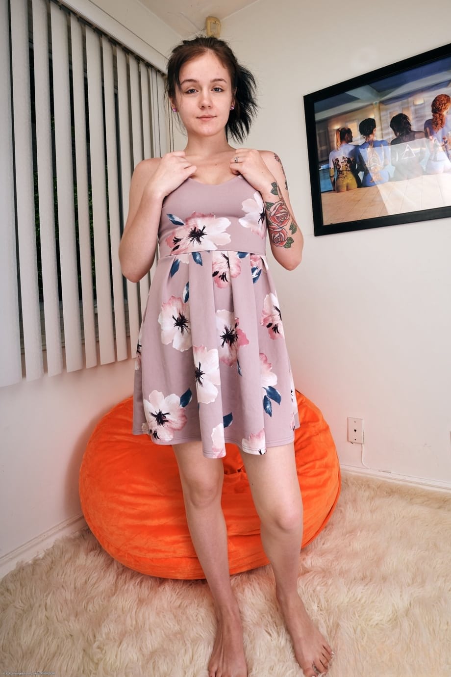 Rosalyn Sphinx exposes her pink shaved pussy while posing completely nude - 4