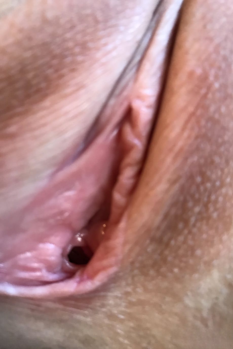 Sky Pierce allarga i suoi buchi rosa rasati per vedute hardcore in primo piano intense - 20