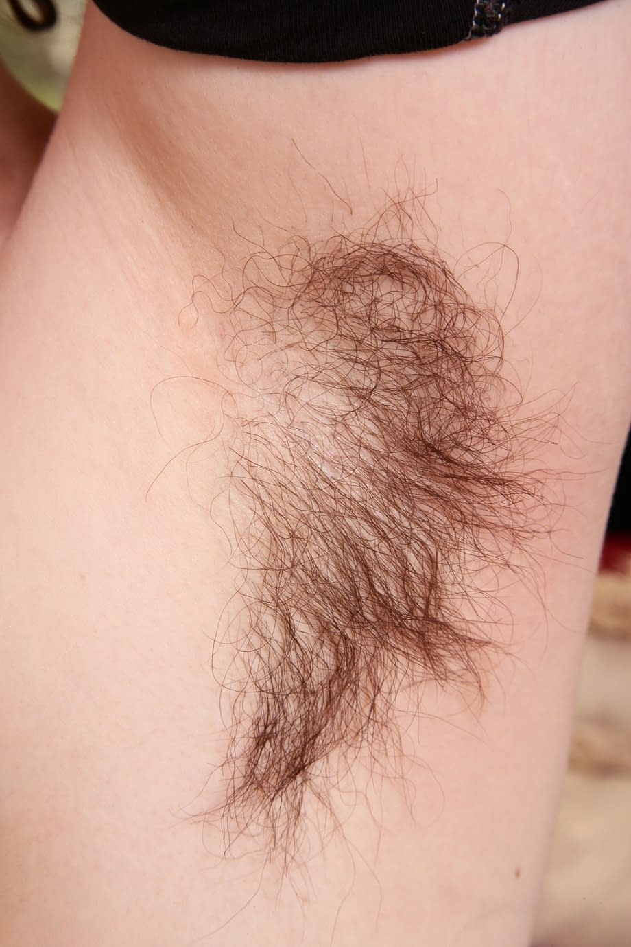 La teen Bianca si piega dopo lo yoga rivelando le sue enormi curve e la figa pelosa - 4