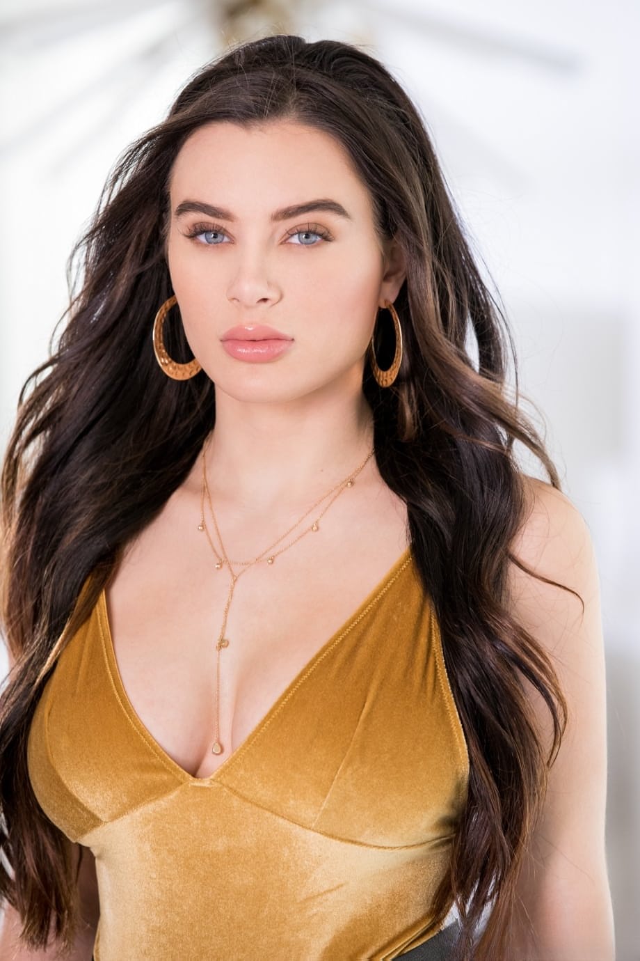 La tetona Lana Rhoades disfruta de un anal salvaje y excitante con la enorme polla negra de Jason Luv - 1