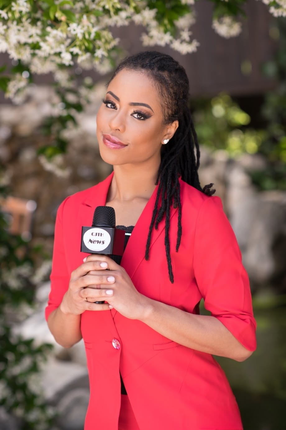 Kira Noir rims hung white stud outdoors for raunchy interracial pounding - 1