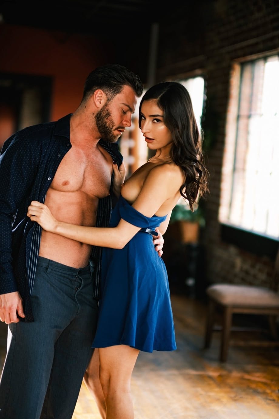 La bellissima bruna Emily Willis viene scopata forte sulla scrivania - 8