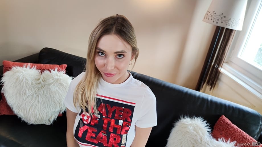 Venera Maxima domina la escena con unas tetas enormes antes de ser follada ferozmente - 1