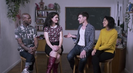 Guarda Lina Bembe che scopa Bishop Black mentre Parker Marx pilla a dovere Sadie Lune - 2