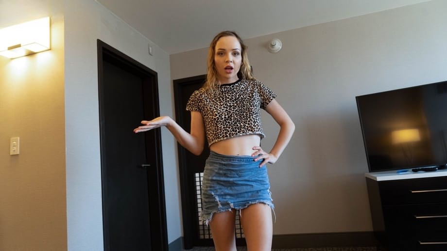 I piccoli seni di Aliya Brynn sobbalzano mentre cavalca un cazzo spesso in intensa azione POV bollente - 2