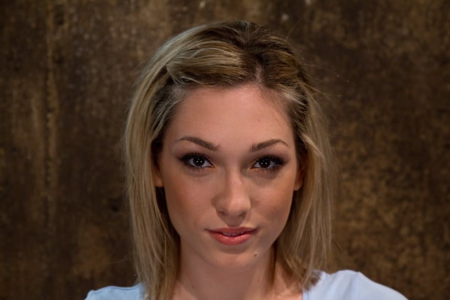 Lily LaBeau spreads pink while metal clamps bite her nips and a buzzing toy floods her drenched cunt - 3