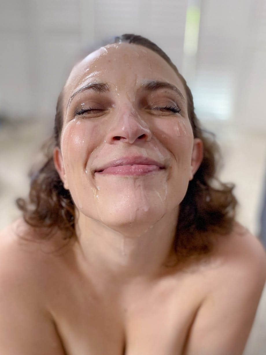 romeo mancini obliterates hungarian MILF Lily Love with savage face-fucking until her makeup runs and her mouth is flooded with cum - 19