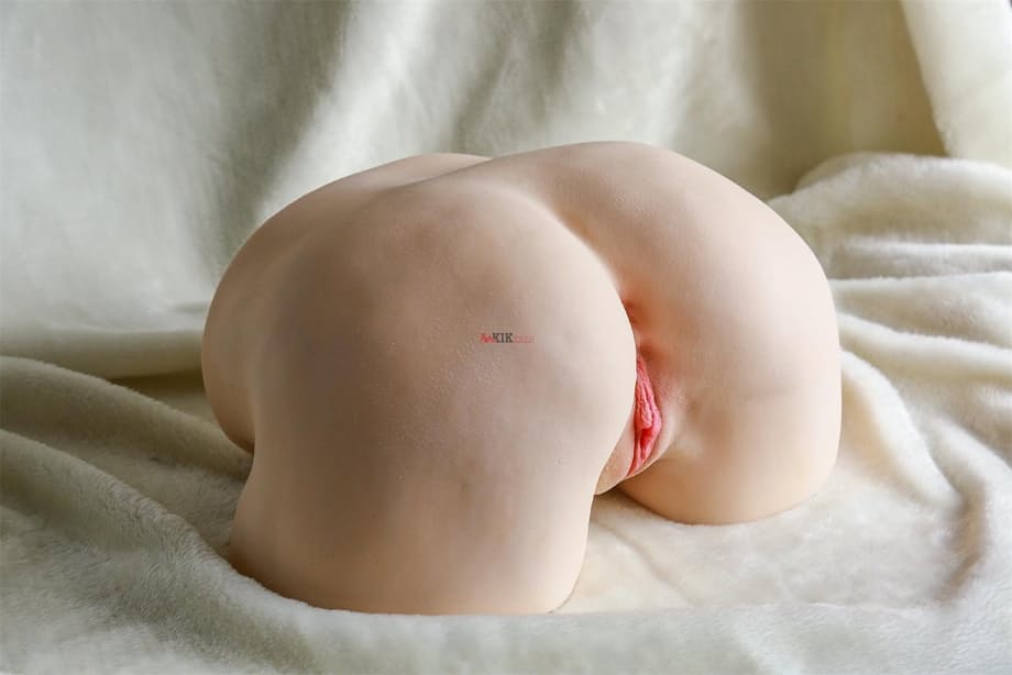 Poupée sexuelle Kik sans jambes ni membres se fait caresser sa chatte rose vif par une grosse queue - 20