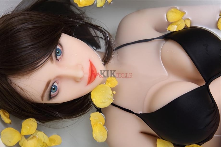 Kik, poupée sexuelle trans trempée de sueur, séduction torride en dentelle noire sultry - 14
