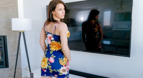 Jay Rock embiste con la polla desnuda el esbelto cuerpo de MILF de Riley Jacobs mientras ella muestra sus enormes tetas y coño chorreante y mojado - 12
