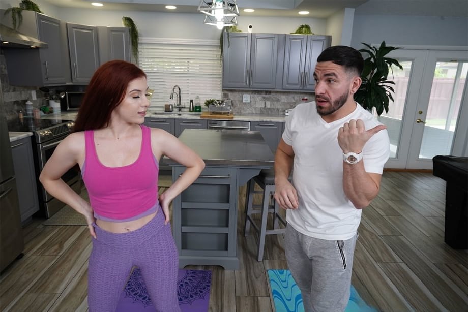 Gia Oh My's bubble butt drilled doggystyle by her stepbrother's thick cock - 11