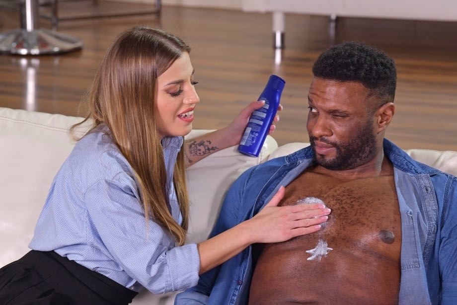 El pequeño twink buscador de plug Yves Morgan recibe dos palpitantes BBCs en una doble penetración interracial sin protección - 4