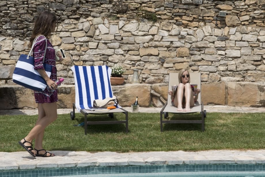 Julia Roca dévore la chatte dégoulinante de Sicile en plein air - 1