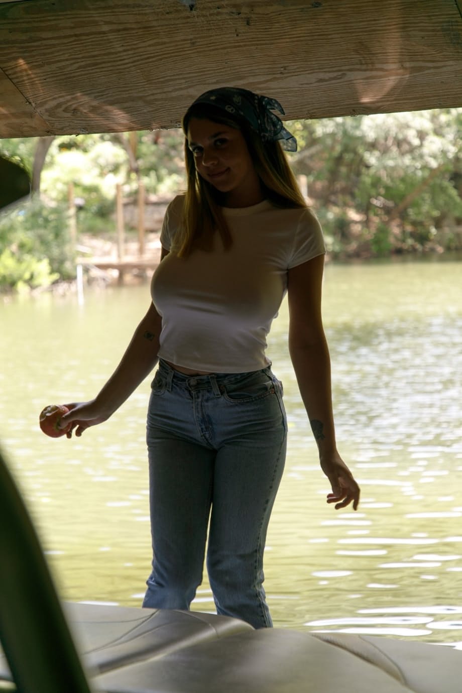 Gabbie drops her top in the park flashing massive tits outdoors for strangers - 2