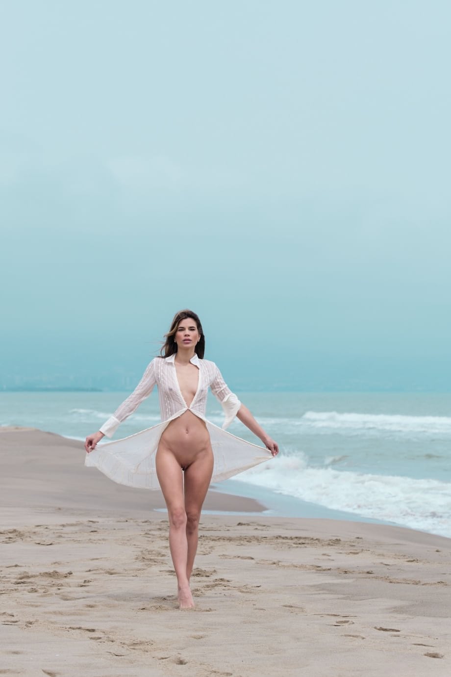 Lorena Hidalgo teasingly strips fully nude on a sun-kissed beach - 2