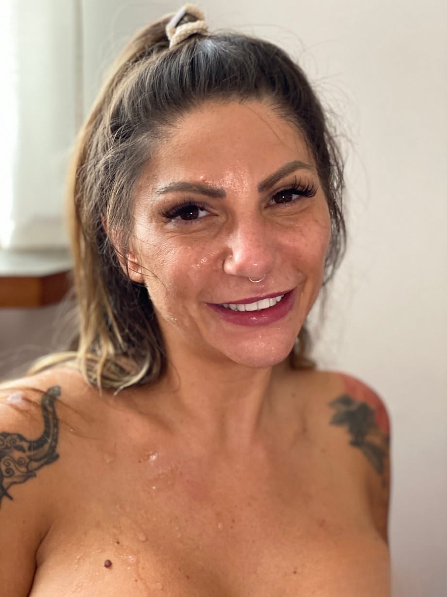 Lily Veroni the Inked Italian temptress titwanks cock between her oiled curves - 19