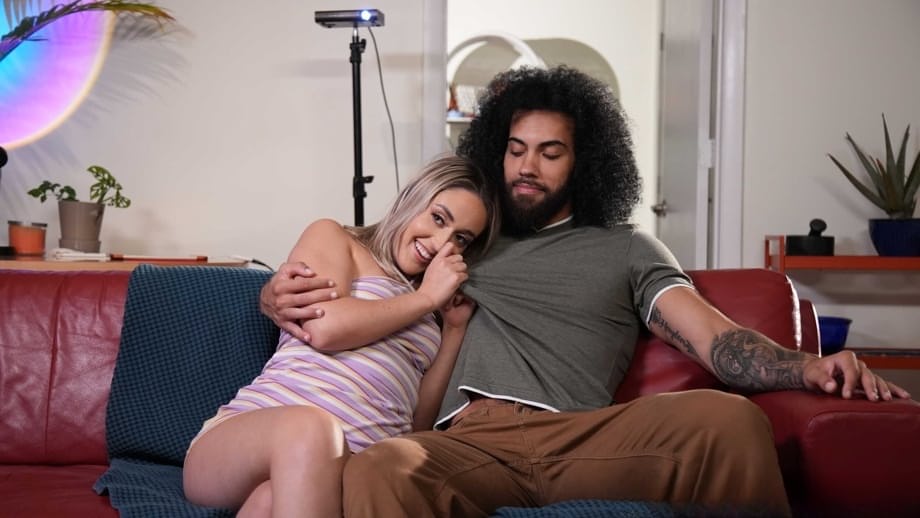 Brookie Blair se fait pilonner profondément par une énorme bite noire dans une baise interracial torride - 10