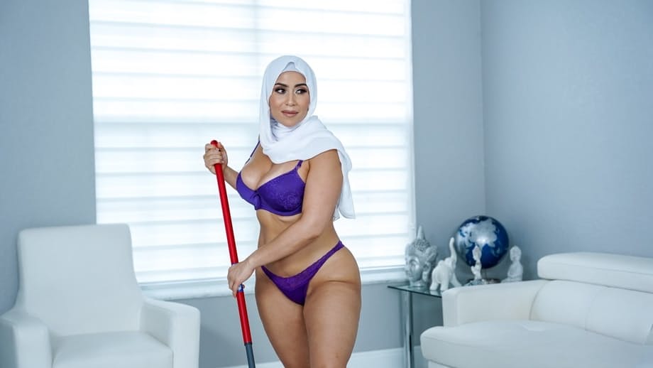 Carmela Clutch flaunts her juicy curves and spreads her thick Latina ass - 8