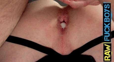 Hung gay Mike Edge analizes a bottom until he fills his anus with jizz