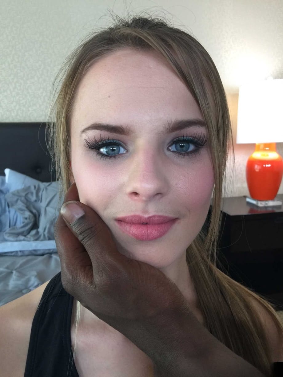 Moe The Monster Johnson devasta la fresca fichetta dell'adolescente Jillian Janson dopo che lei si è spogliata completamente - 7