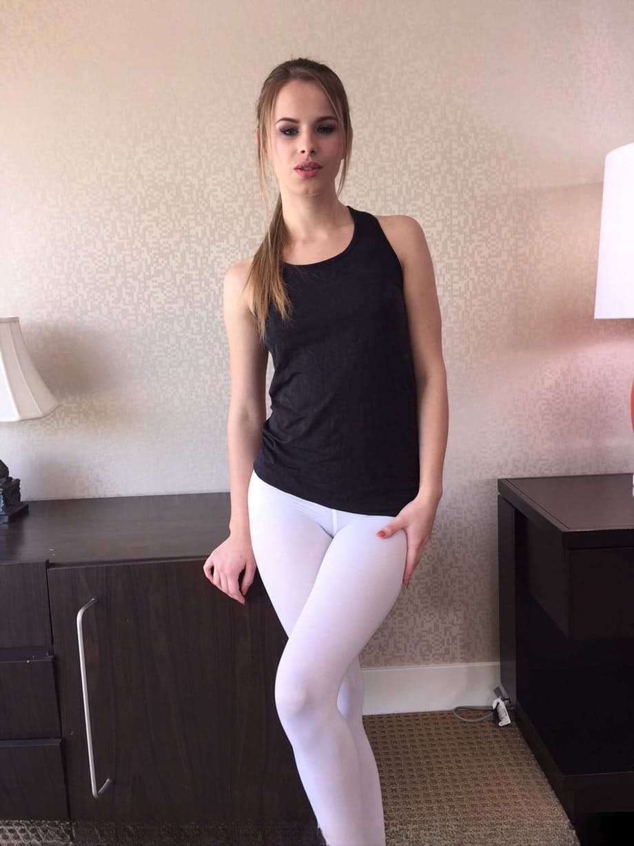 Moe The Monster Johnson devasta la fresca fichetta dell'adolescente Jillian Janson dopo che lei si è spogliata completamente - 9