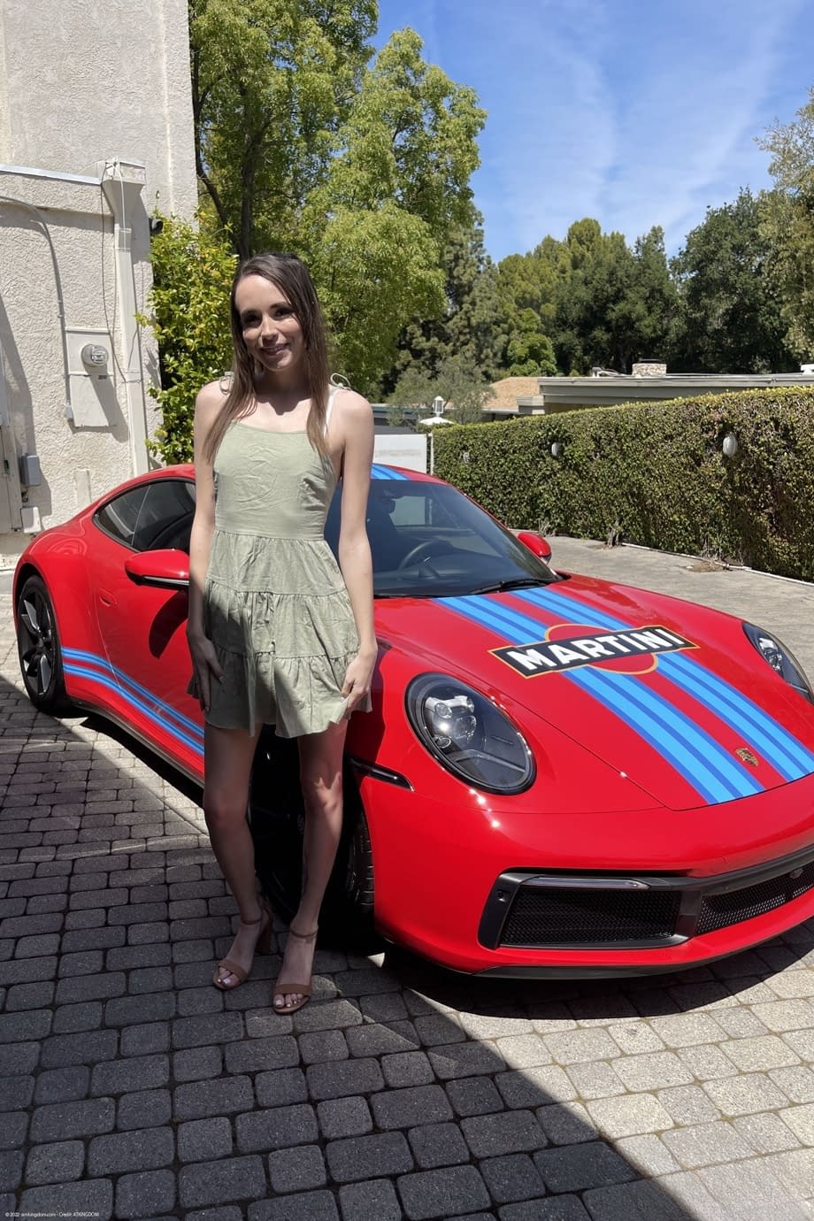 Brooke Johnson expose sa chatte nue sur une terrasse ensoleillée et taquine en public - 14