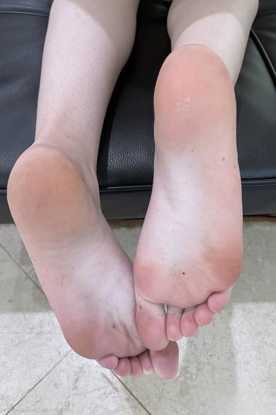 La bella Michelle Anthony in un hot solo che stuzzica i suoi capezzoli turgidi e il suo succoso culetto - 20