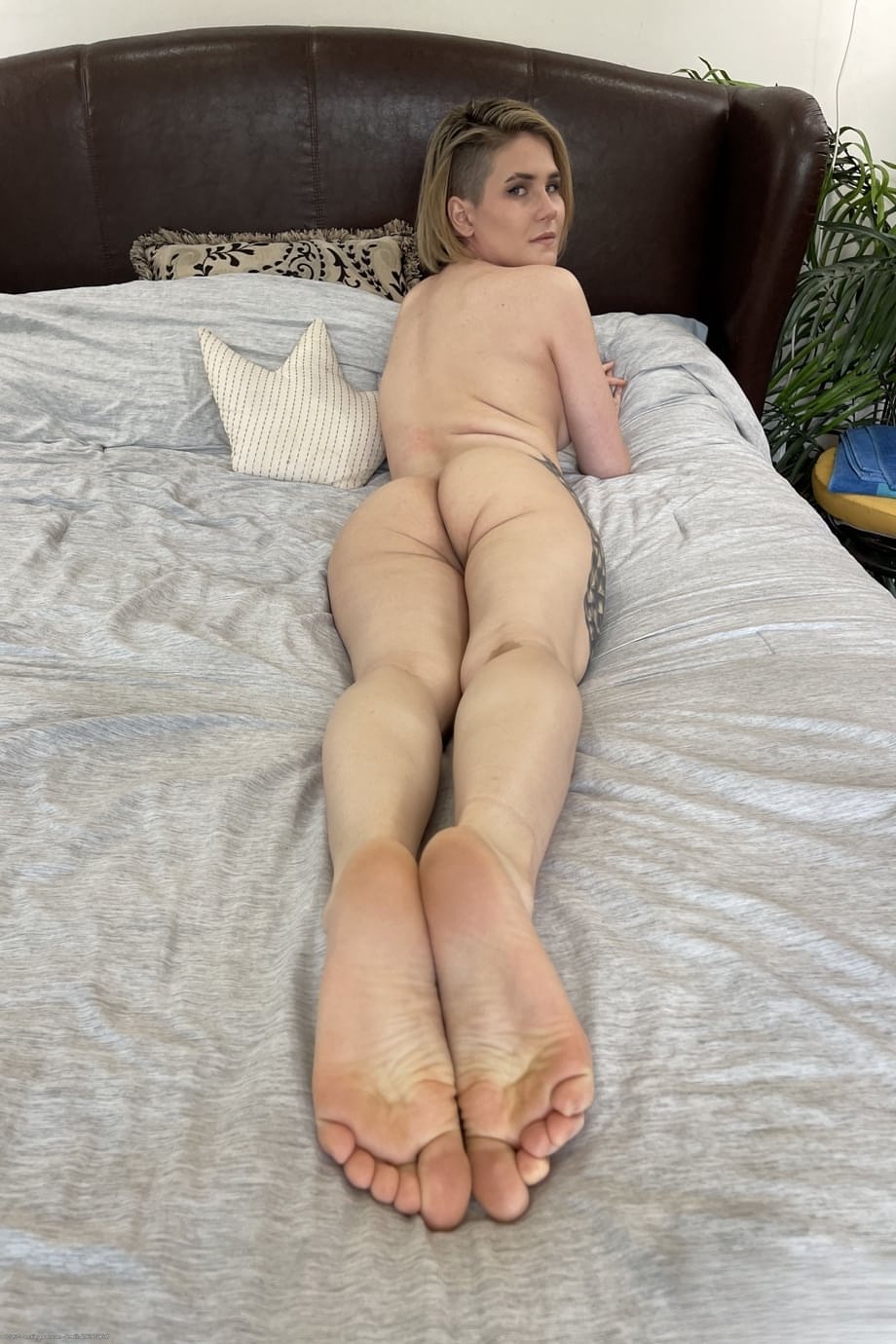 Adalind Gray Blonde Thick Ass Puffy Pussy Up Close Tease - 12