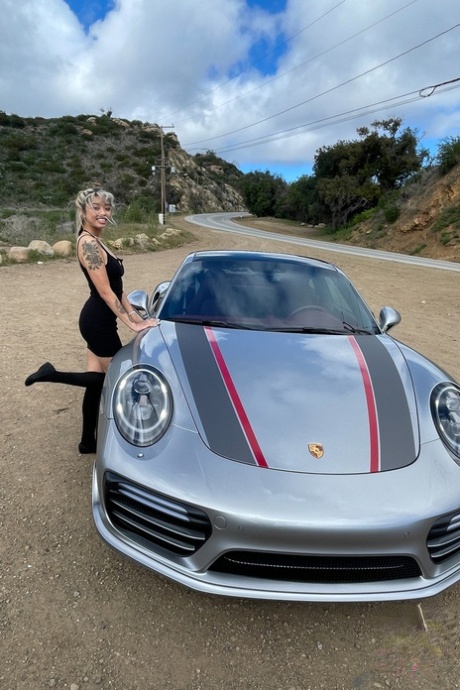 Gia DiBella spreads wet blonde fingers deep inside while away from home - 13