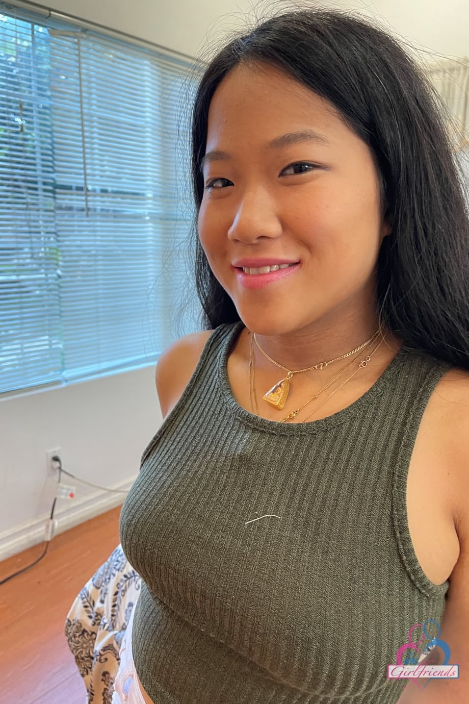 Asian girlfriend Alona Bloom exposing her bald holes and big booty up close