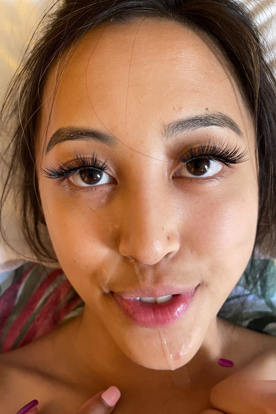 La sensuale bellezza Alexia Anders stuzzica con le sue dita dei piedi da succhiare e la sua passera gonfia e bagnata in primi piani seducenti di adorazione del piede - 21