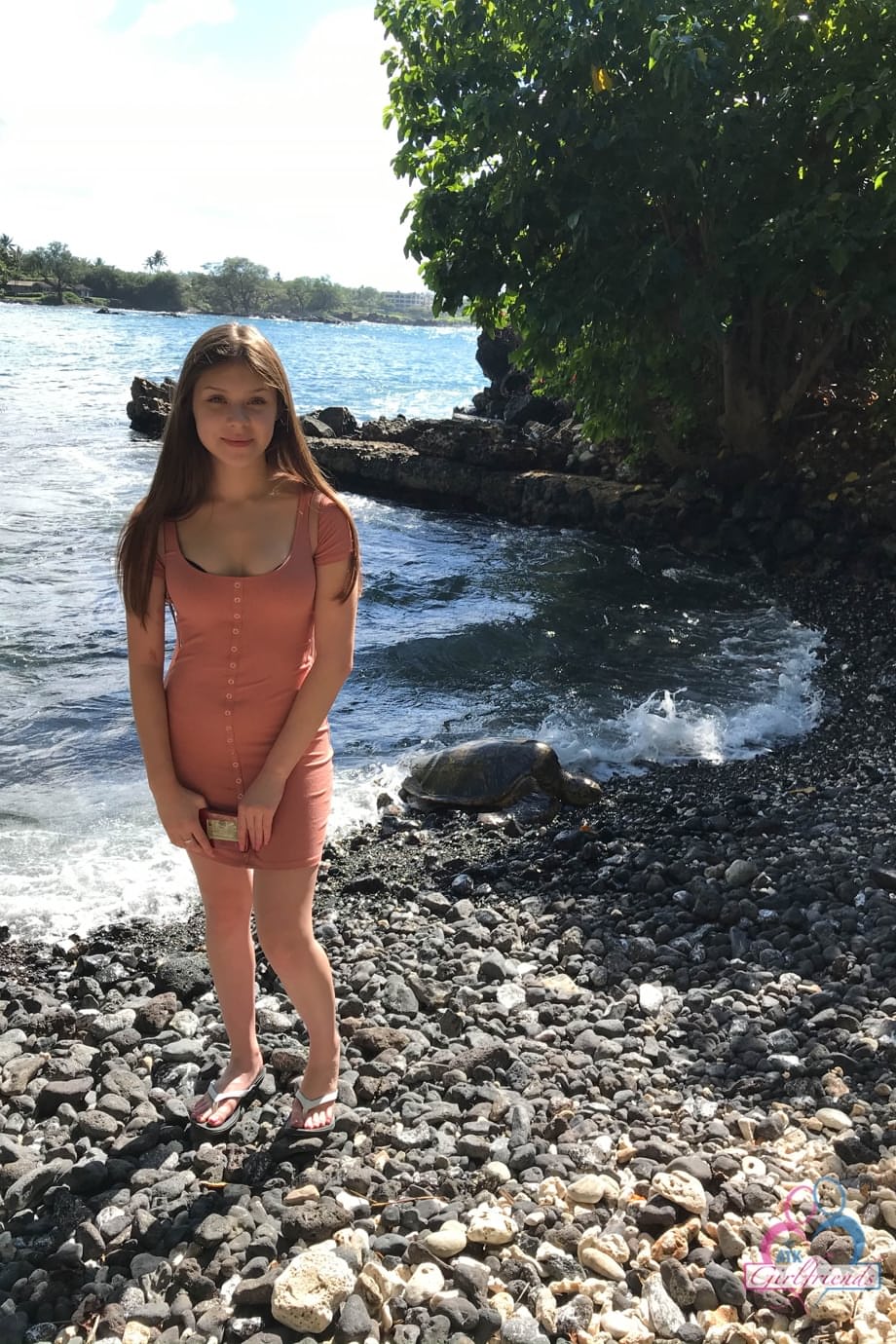 La pulpeuse Latina Winter Jade se dénude lentement, mettant en valeur chaque courbe et chaque zone intime trempée dans un teasing érotique intense - 1
