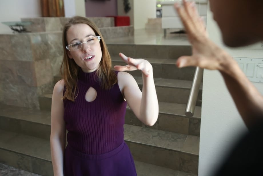 Alice Merchesi en pantimedias transparentes siendo estirada abierta por la polla palpitante de su novio - 3