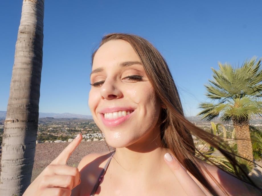 Ava Madison, PAWG en extérieur, suce une bite en pleine érection et reçoit un gros facial frais sur le visage - 16