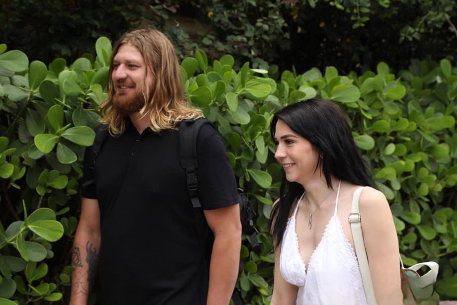 Logan Lucky RAW se la mete fuerte a la preciosa adolescente Riley Jean en el suelo - 6