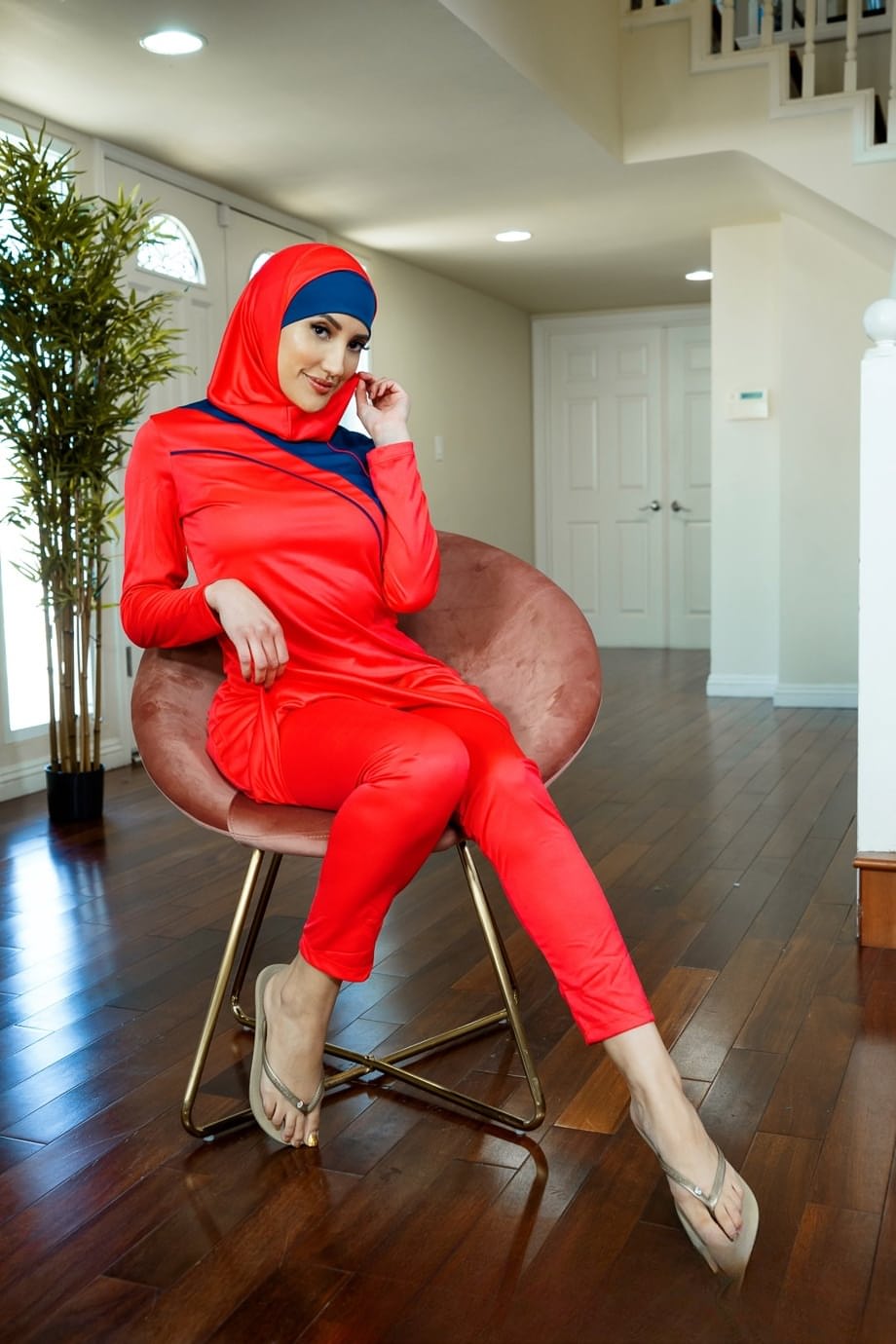 Angel Amour exposes her juicy breasts and perfect ass in seductive solo action - 3